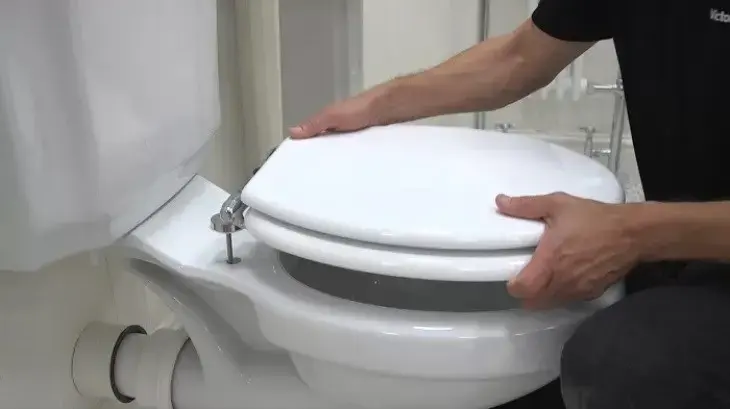 Thay bồn cầu (tháo cũ, lắp mới)