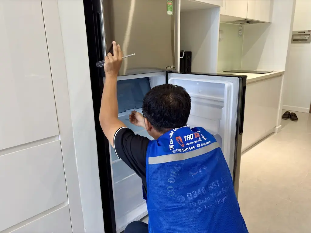 Bảo trì vệ sinh tủ lạnh 2 cánh, loại dưới 300 lít